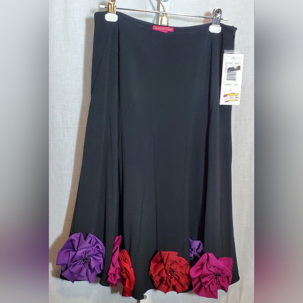 Sunny Leigh NWT Vintage Black Mid-length Full Skirt with Flowers on hem Size 8
